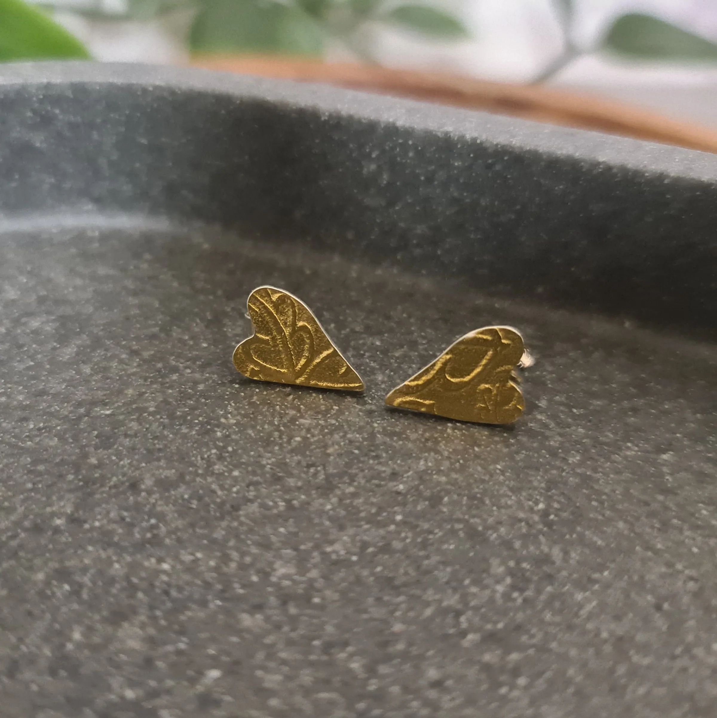 Golden Oak Heart stud earrings